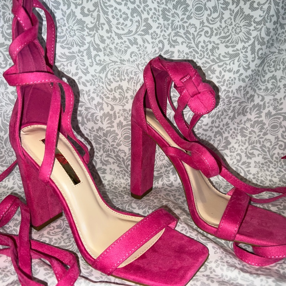 Heels - Picture 2 of 3